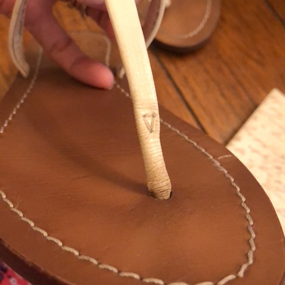 Tory Burch Leighanne Bow Flat Patent Leather Thong Sandals White Size 7 - Picture 11 of 11